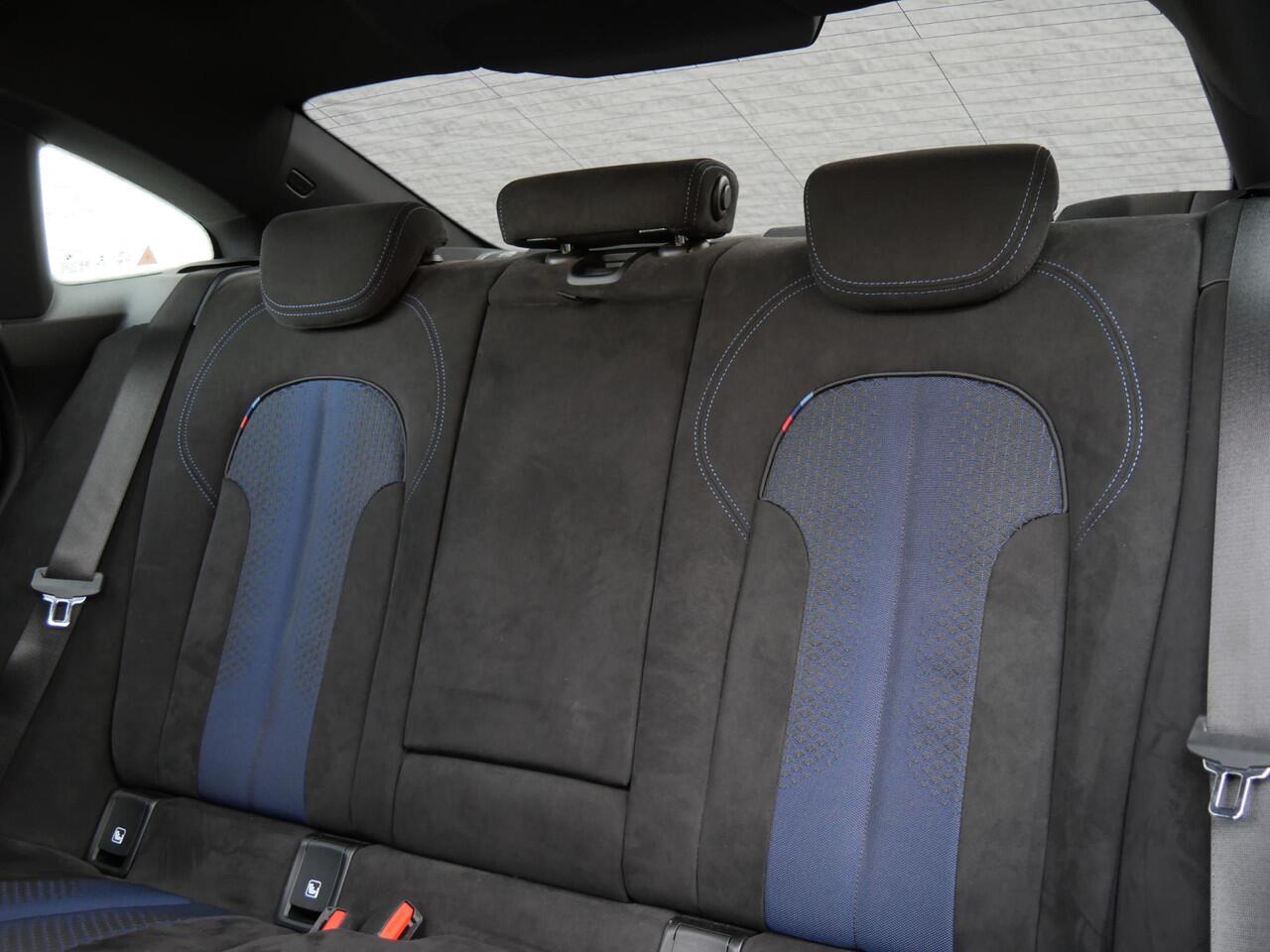 BMW 2-SERIE GRAN COUPE 218i M-SPORT/ PANORAMADAK/ SCHAALSTOELEN/ PARKING PACK