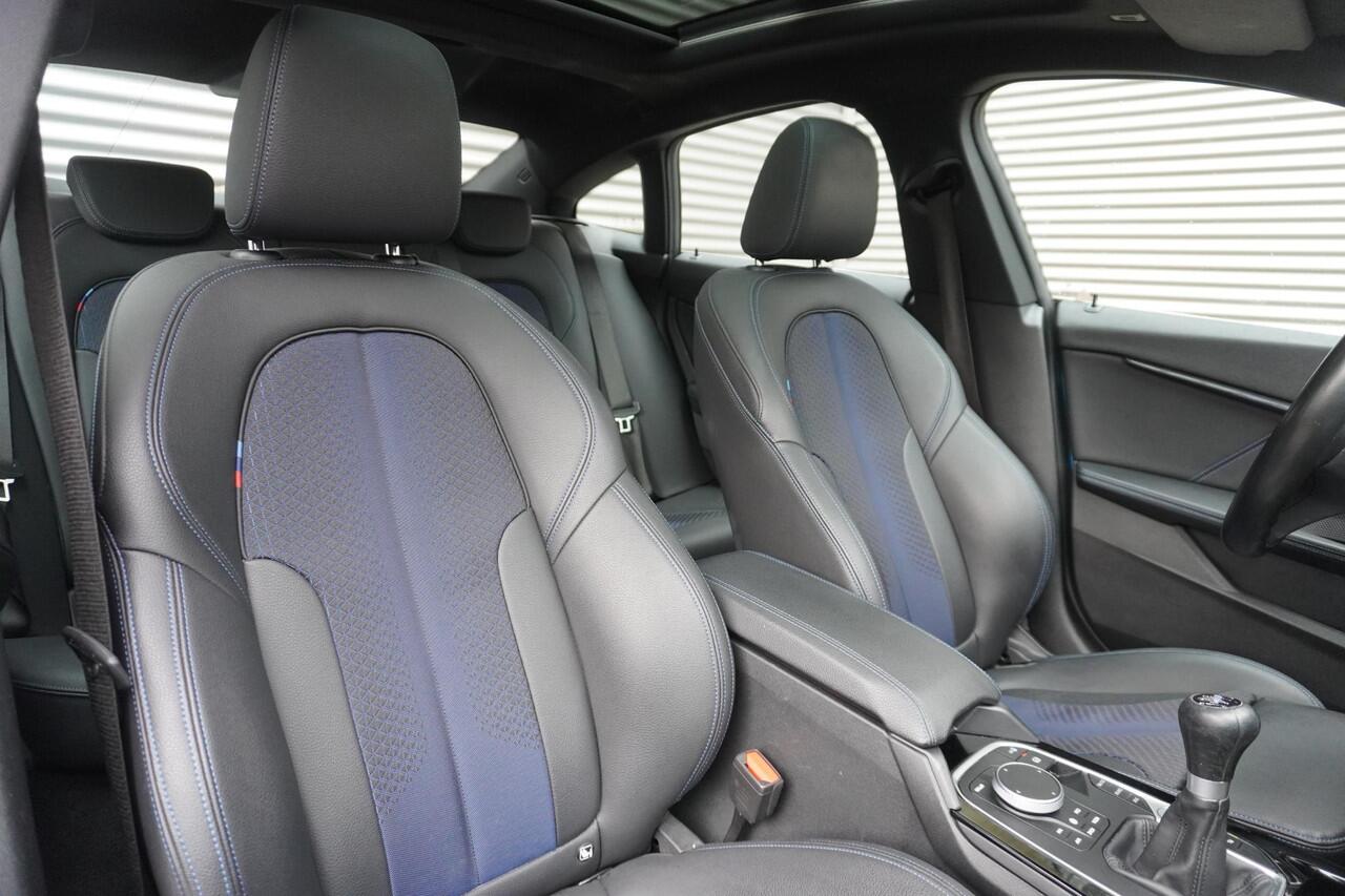 BMW 2-SERIE Gran Coupé 218i Executive | Model M Sport | Parking Pack | Achteruitrijcamera | Glazen panoramadak | HiFi System