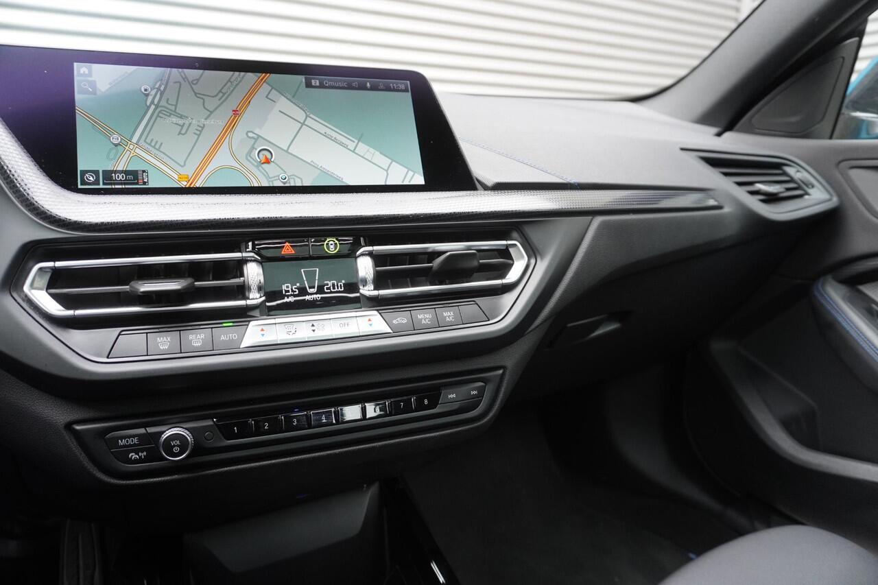 BMW 2-SERIE Gran Coupé 218i Executive | Model M Sport | Parking Pack | Achteruitrijcamera | Glazen panoramadak | HiFi System