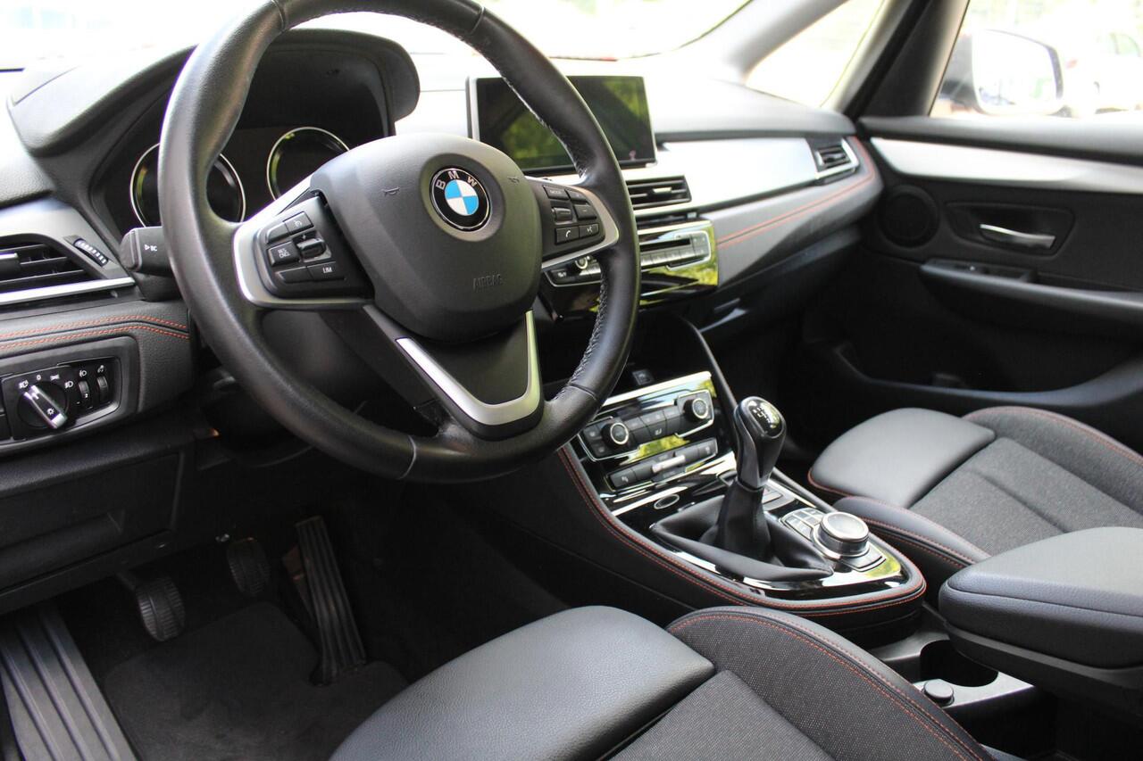 BMW 2-SERIE Active Tourer 218i 140pk Executive Edition | Head-Up | Achteruitrijcamera | Elektrische achterklep | Navigatie | Cruise control