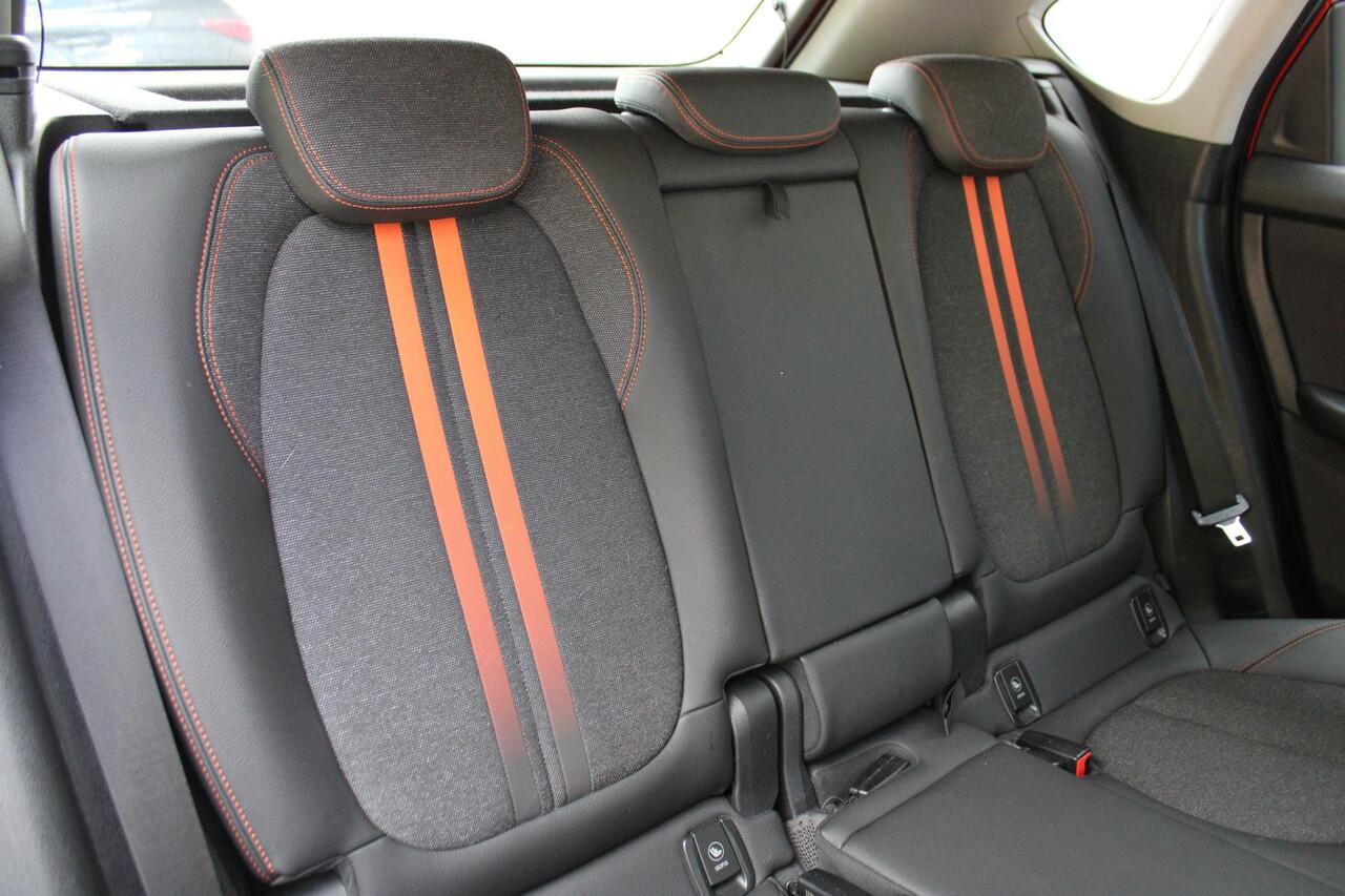 BMW 2-SERIE Active Tourer 218i 140pk Executive Edition | Head-Up | Achteruitrijcamera | Elektrische achterklep | Navigatie | Cruise control