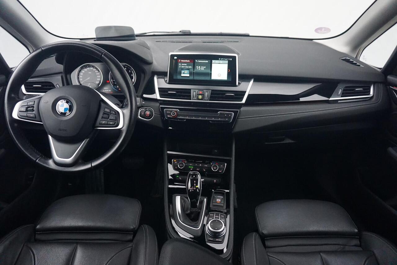 BMW 2-SERIE Active Tourer 218i Sport Line | Head-Up Display / HIFI / Parking Pack / Stoelverwarming / Cruise Control / Elektrische achterklep