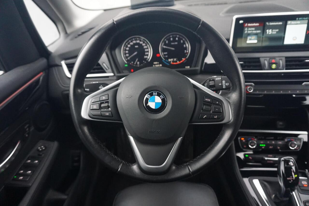 BMW 2-SERIE Active Tourer 218i Sport Line | Head-Up Display / HIFI / Parking Pack / Stoelverwarming / Cruise Control / Elektrische achterklep