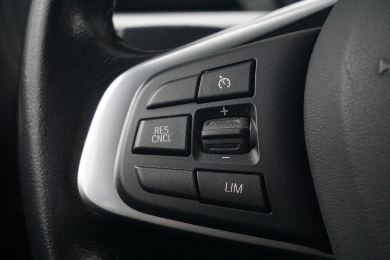 BMW 2-SERIE Active Tourer 218i Sport Line | Head-Up Display / HIFI / Parking Pack / Stoelverwarming / Cruise Control / Elektrische achterklep