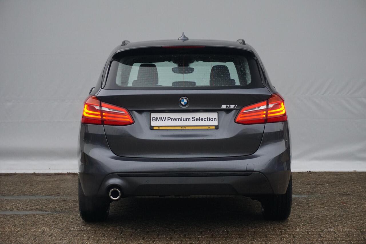 BMW 2-SERIE Active Tourer 218i Sport Line | Head-Up Display / HIFI / Parking Pack / Stoelverwarming / Cruise Control / Elektrische achterklep