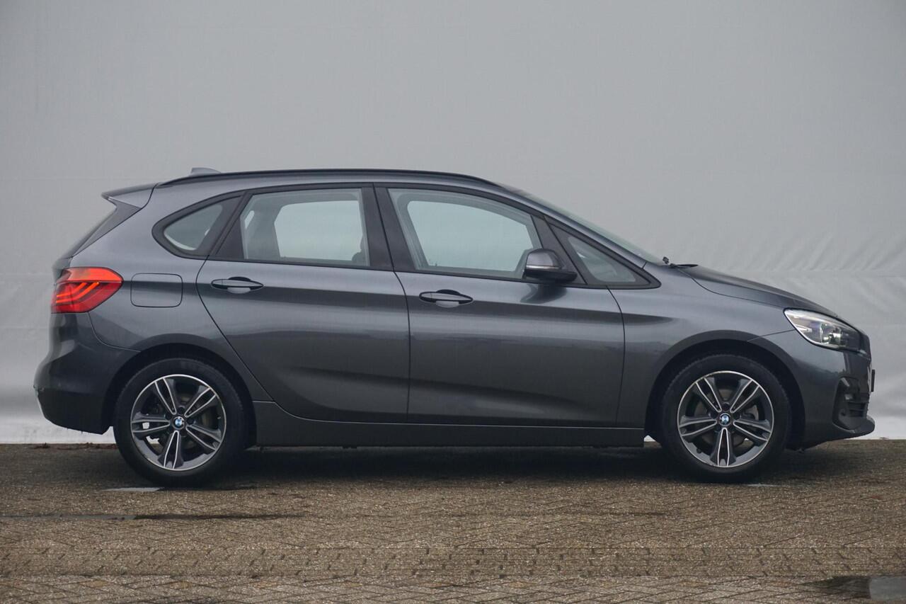 BMW 2-SERIE Active Tourer 218i Sport Line | Head-Up Display / HIFI / Parking Pack / Stoelverwarming / Cruise Control / Elektrische achterklep