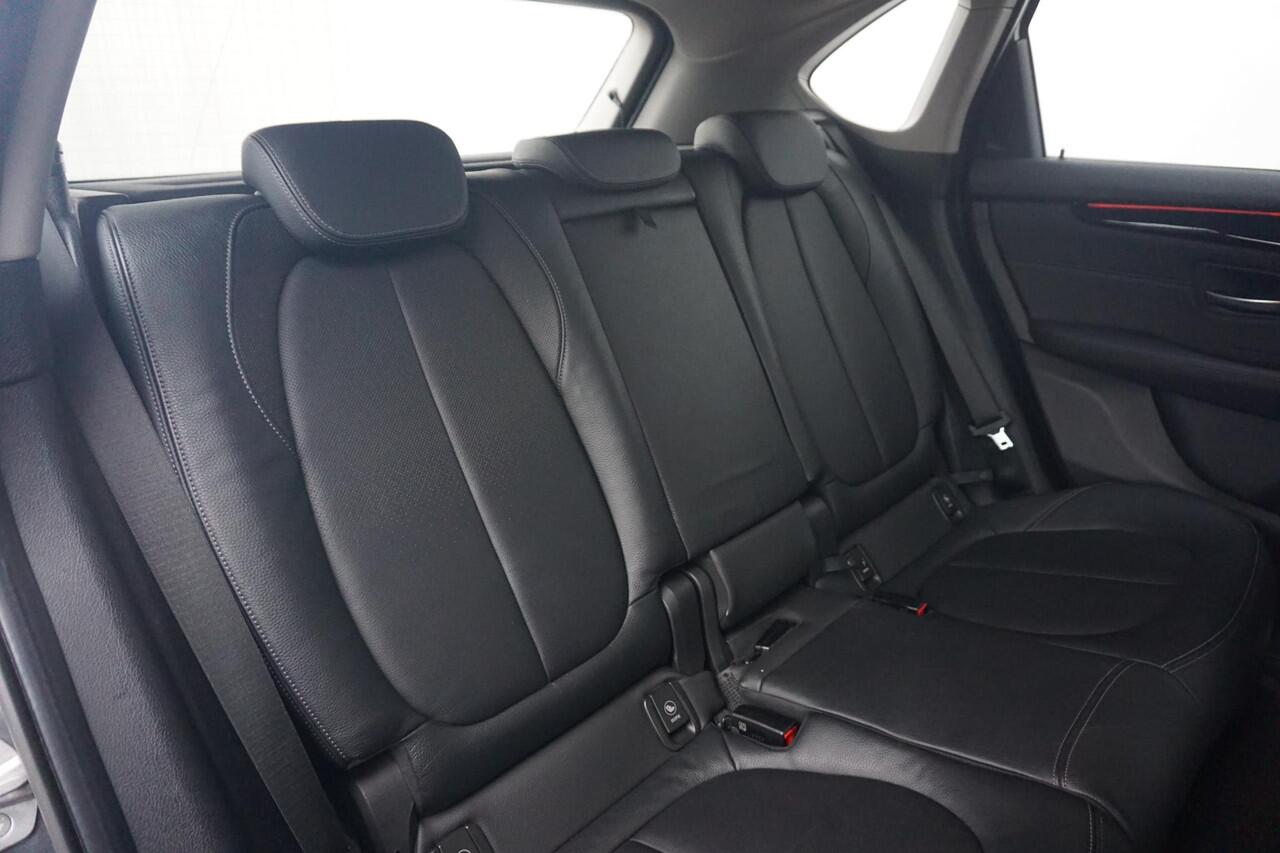 BMW 2-SERIE Active Tourer 218i Sport Line | Head-Up Display / HIFI / Parking Pack / Stoelverwarming / Cruise Control / Elektrische achterklep
