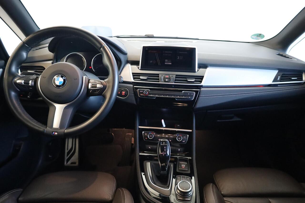BMW 2-SERIE Active Tourer 218i M Sportpakket | Trekhaak | Achteruitrijcamera | Head-Up | Navi Plus | Lentevoordeel