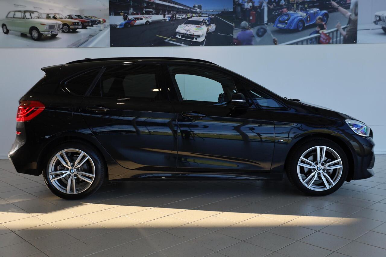 BMW 2-SERIE Active Tourer 218i M Sportpakket | Trekhaak | Achteruitrijcamera | Head-Up | Navi Plus | Lentevoordeel