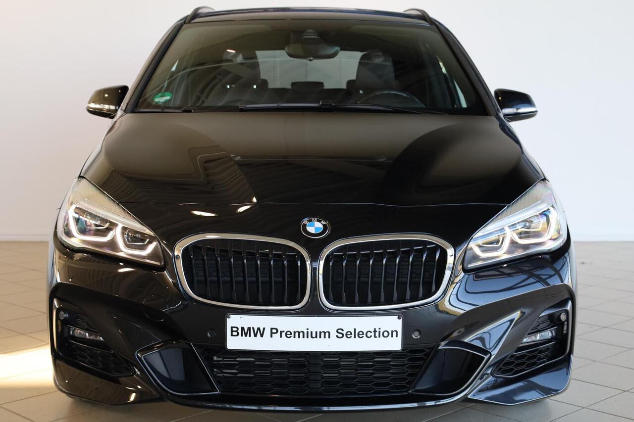 BMW 2-SERIE Active Tourer 218i M Sportpakket | Trekhaak | Achteruitrijcamera | Head-Up | Navi Plus | Lentevoordeel