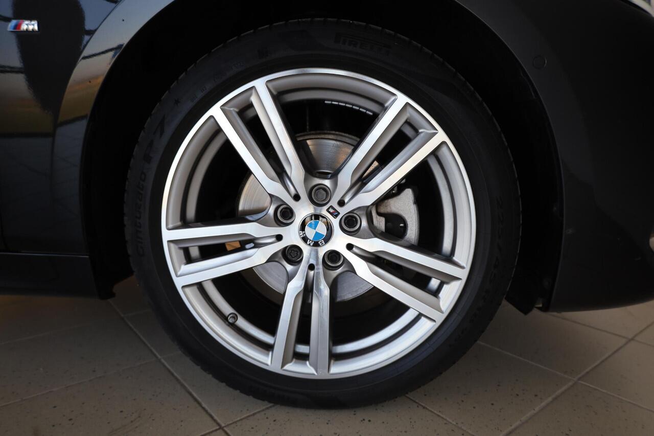 BMW 2-SERIE Active Tourer 218i M Sportpakket | Trekhaak | Achteruitrijcamera | Head-Up | Navi Plus | Lentevoordeel