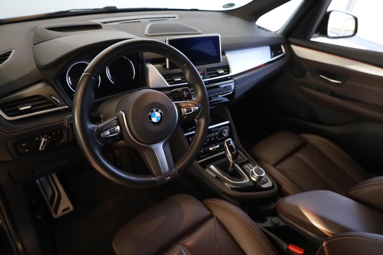 BMW 2-SERIE Active Tourer 218i M Sportpakket | Trekhaak | Achteruitrijcamera | Head-Up | Navi Plus | Lentevoordeel
