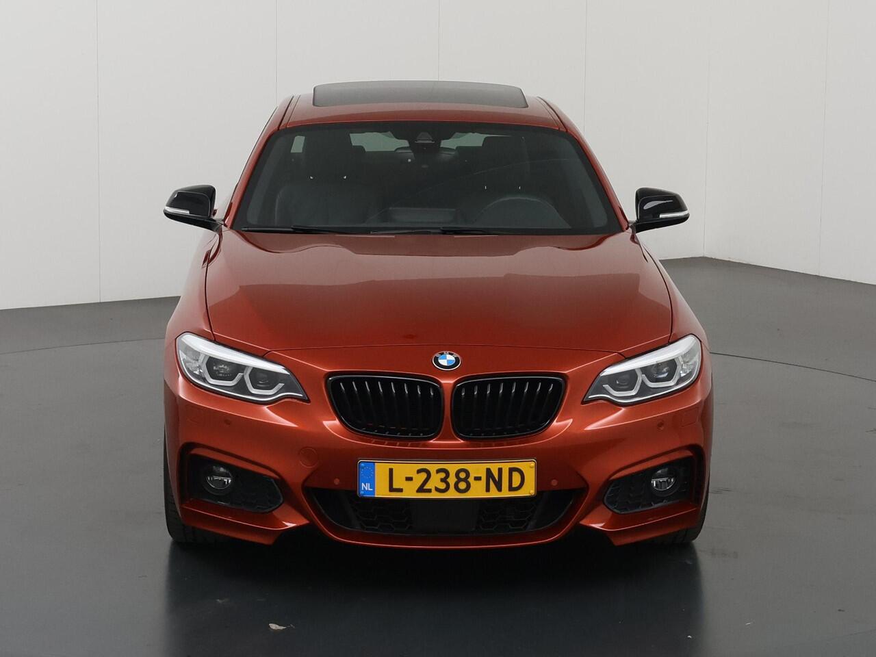 BMW 2-SERIE Coupé 230i High Executive M-Sport | M-Sport| NL Auto | Harman/Kardon | Adaptieve Cruise Control | LED | Rij-hulpsysteem | Sportstoelen | Schuif/Kanteldak | Sportstoelen | DAB | Adaptief Onderstel | Camera | Ele. verstelbare stoelen + Geheugen Links |