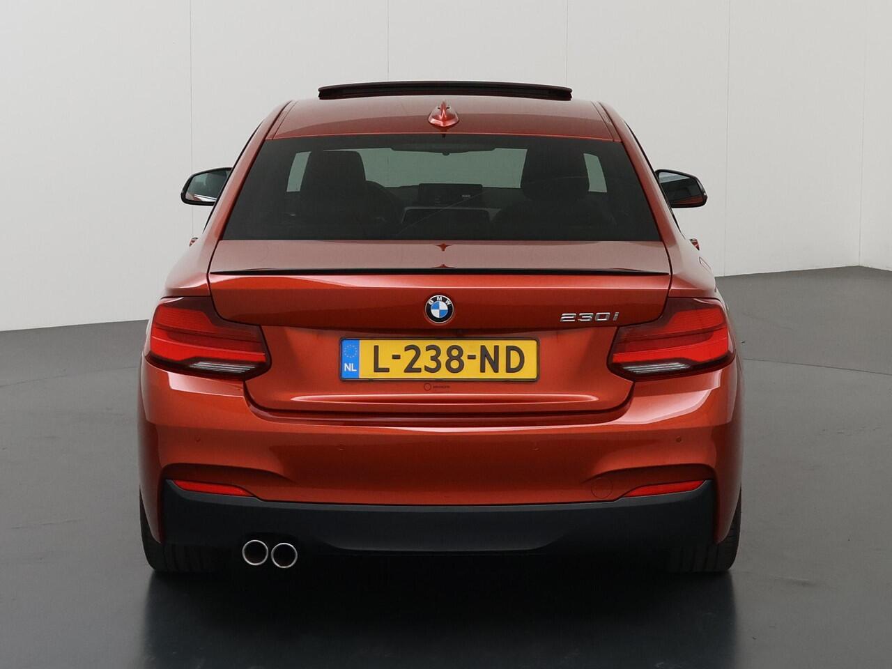 BMW 2-SERIE Coupé 230i High Executive M-Sport | M-Sport| NL Auto | Harman/Kardon | Adaptieve Cruise Control | LED | Rij-hulpsysteem | Sportstoelen | Schuif/Kanteldak | Sportstoelen | DAB | Adaptief Onderstel | Camera | Ele. verstelbare stoelen + Geheugen Links |