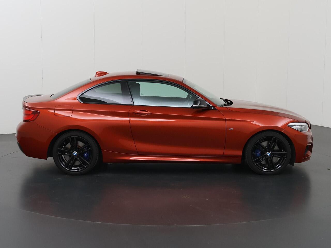 BMW 2-SERIE Coupé 230i High Executive M-Sport | M-Sport| NL Auto | Harman/Kardon | Adaptieve Cruise Control | LED | Rij-hulpsysteem | Sportstoelen | Schuif/Kanteldak | Sportstoelen | DAB | Adaptief Onderstel | Camera | Ele. verstelbare stoelen + Geheugen Links |