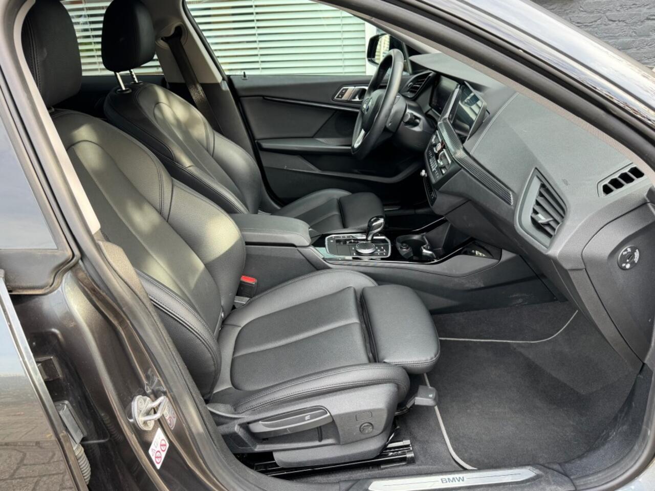 BMW 2-SERIE 218i Autom.Gran Coupe Sport + Led + leder + Nav + Car play - 95 dkm