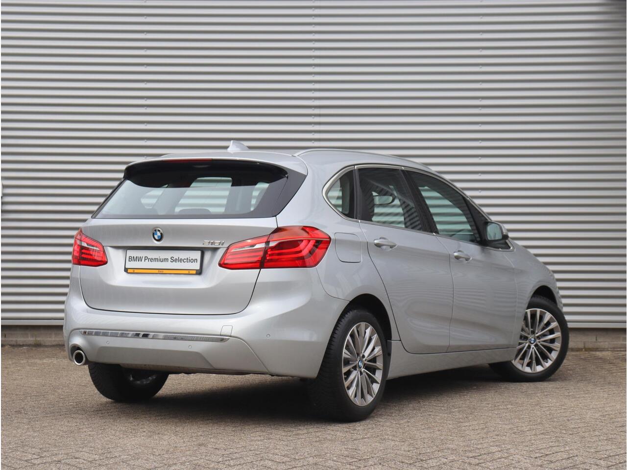 BMW 2-SERIE Active Tourer 218i | Luxury Line | Head-Up | Hi-Fi | Stoel + Stuurwielverwarming | Climate Control | Navi Plus | 17'' LMV
