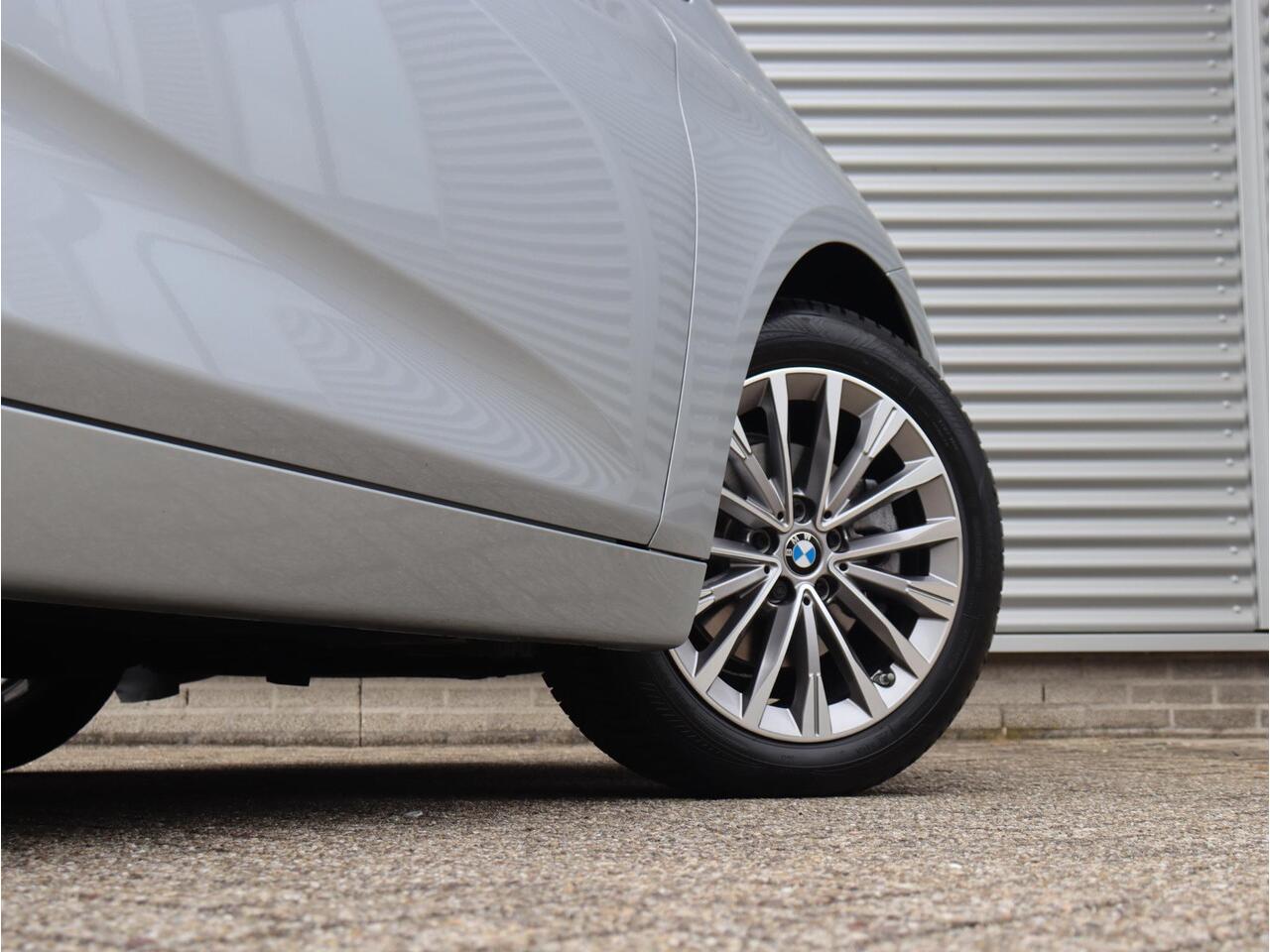 BMW 2-SERIE Active Tourer 218i | Luxury Line | Head-Up | Hi-Fi | Stoel + Stuurwielverwarming | Climate Control | Navi Plus | 17'' LMV