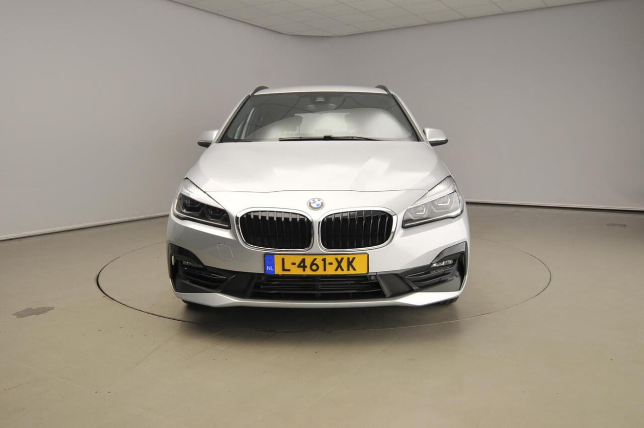BMW 2-SERIE Active Tourer 218i Automaat Sportline / Trekhaak / PDC / Climate / Cruise / LED / Head-up / Sportstoelen / Alu wielen 17 inch
