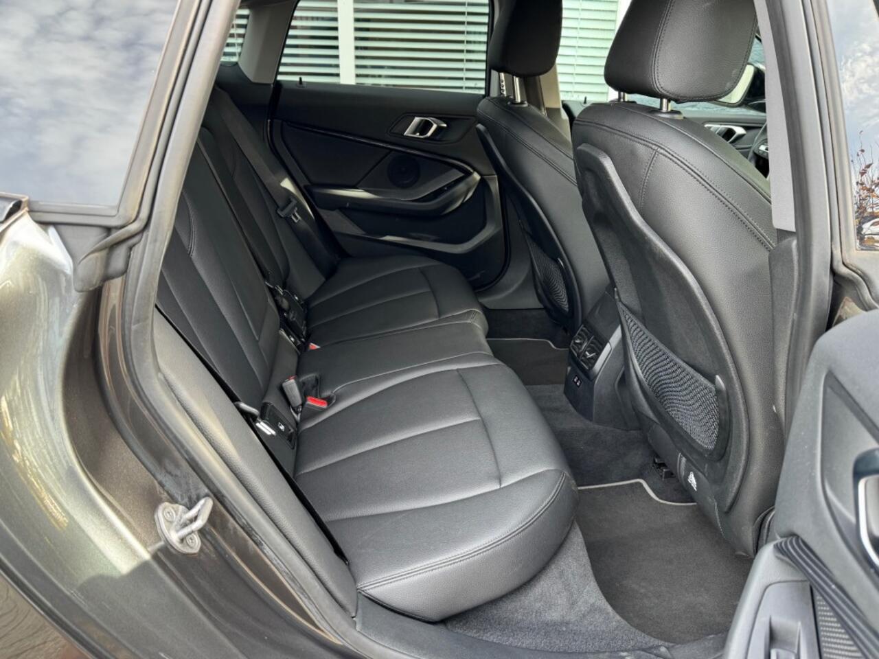 BMW 2-SERIE 218i Autom.Gran Coupe Sport + Led + leder + Nav + Car play - 95 dkm