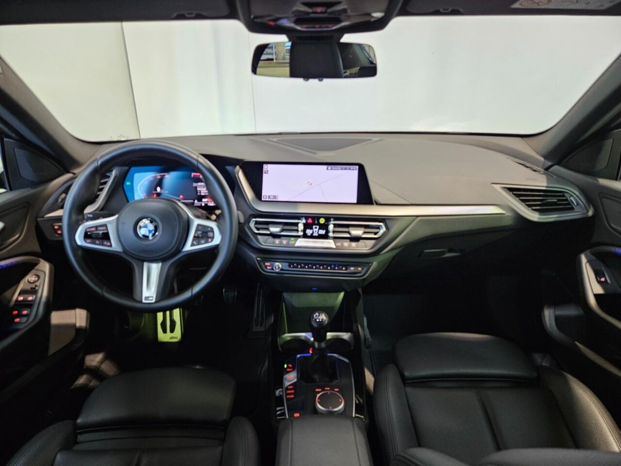 BMW 2-SERIE M-Sport 218i Business Edition / Panoramadak / Leder