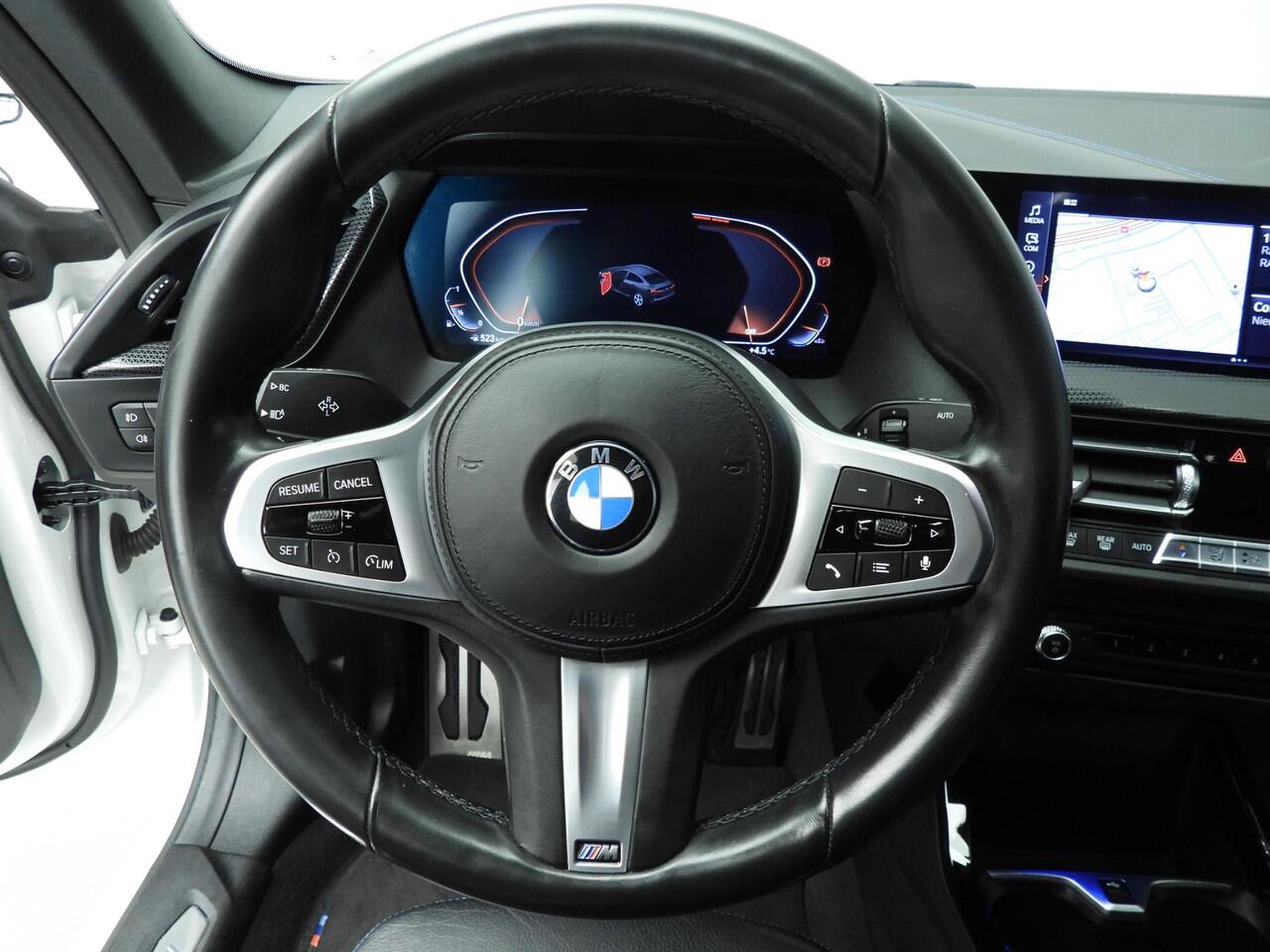 BMW 2-SERIE Gran Coupe 218i | M-Sportpakket | LED | Leder | Navigatie | Trekhaak | Sportstoelen | Stoelverwarming | DAB | Alu 18 inch