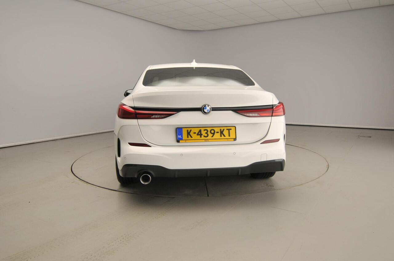 BMW 2-SERIE Gran Coupe 218i | M-Sportpakket | LED | Leder | Navigatie | Trekhaak | Sportstoelen | Stoelverwarming | DAB | Alu 18 inch