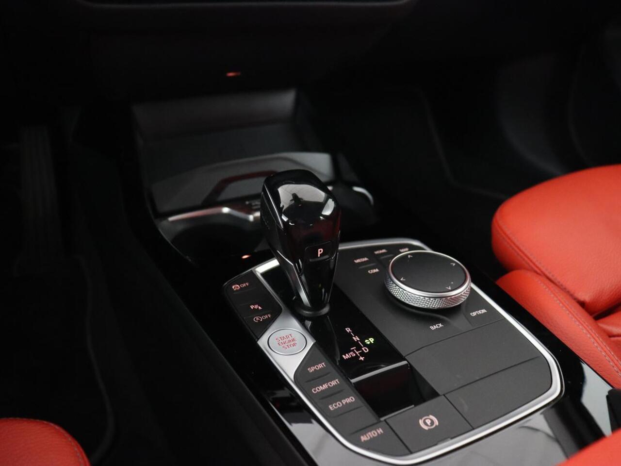 BMW 2-SERIE Gran Coupé 220i High Executive | Head-Up | Adaptive cruise | Leder | Camera | Stoelverwarming | Sportstoelen | Luxury Line | Carplay | Live Cockpit | Navigatie | Park Assist | Full LED