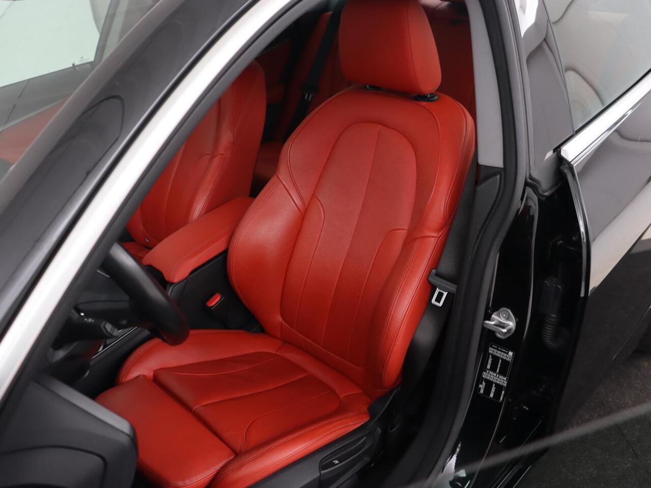 BMW 2-SERIE Gran Coupé 220i High Executive | Head-Up | Adaptive cruise | Leder | Camera | Stoelverwarming | Sportstoelen | Luxury Line | Carplay | Live Cockpit | Navigatie | Park Assist | Full LED