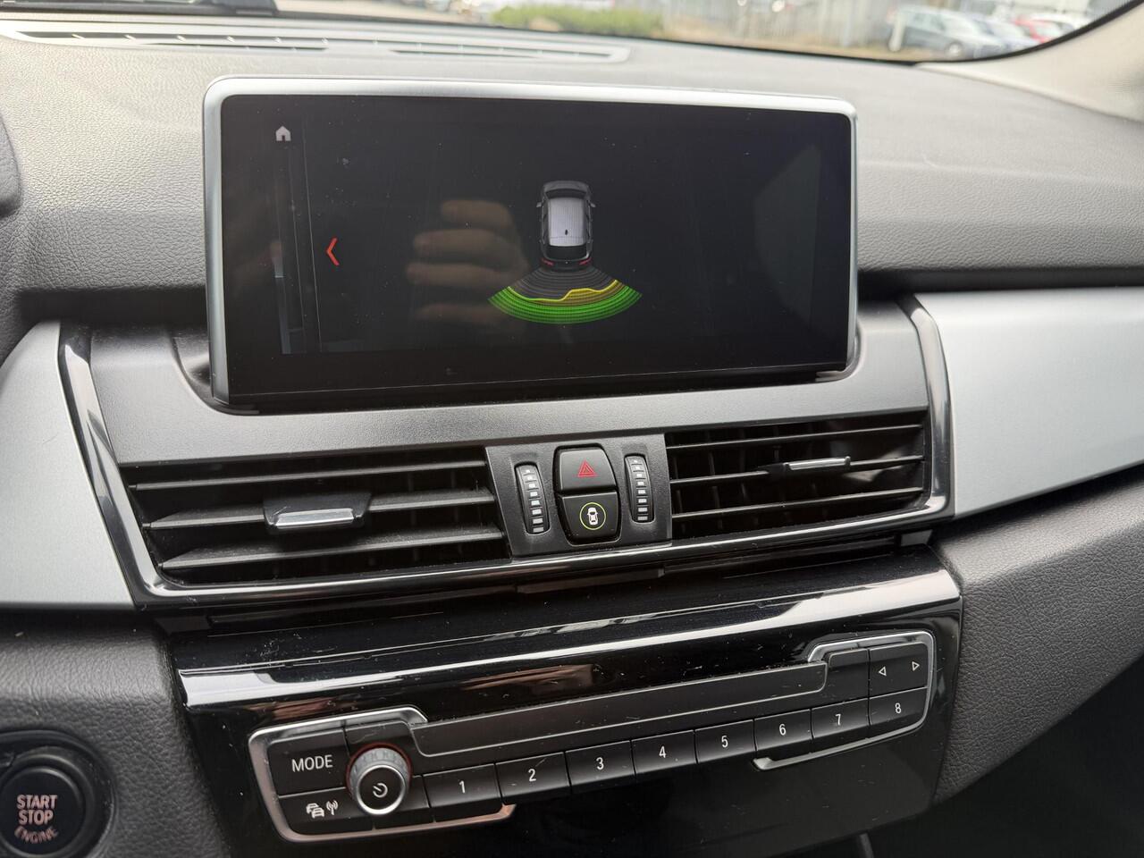 BMW 2-SERIE Active Tourer 218i Business Edition | Automaat | NAP | Navi | PDC | Head up display