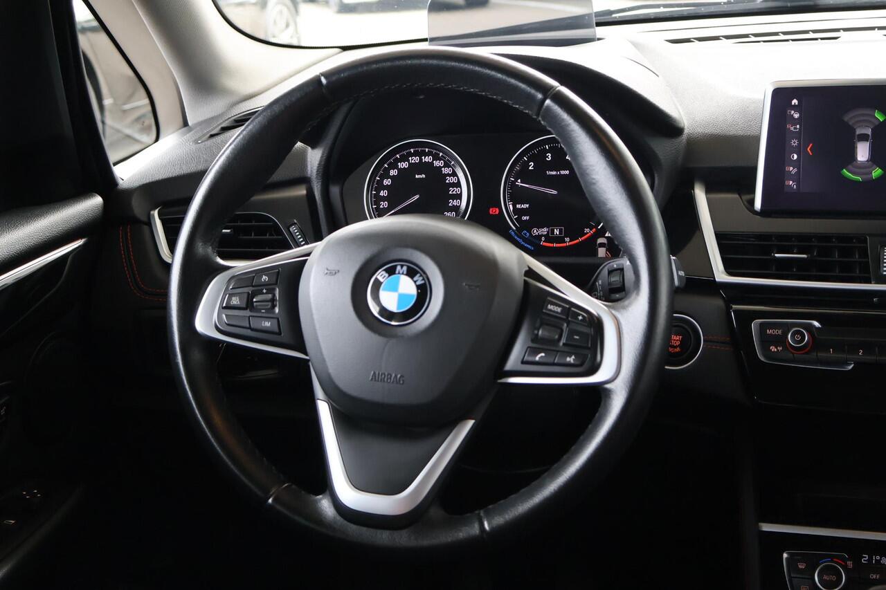 BMW 2-SERIE Active Tourer 218i | Achteruitrijcamera | Sportstoelen | Head-Up Display | Trekhaak