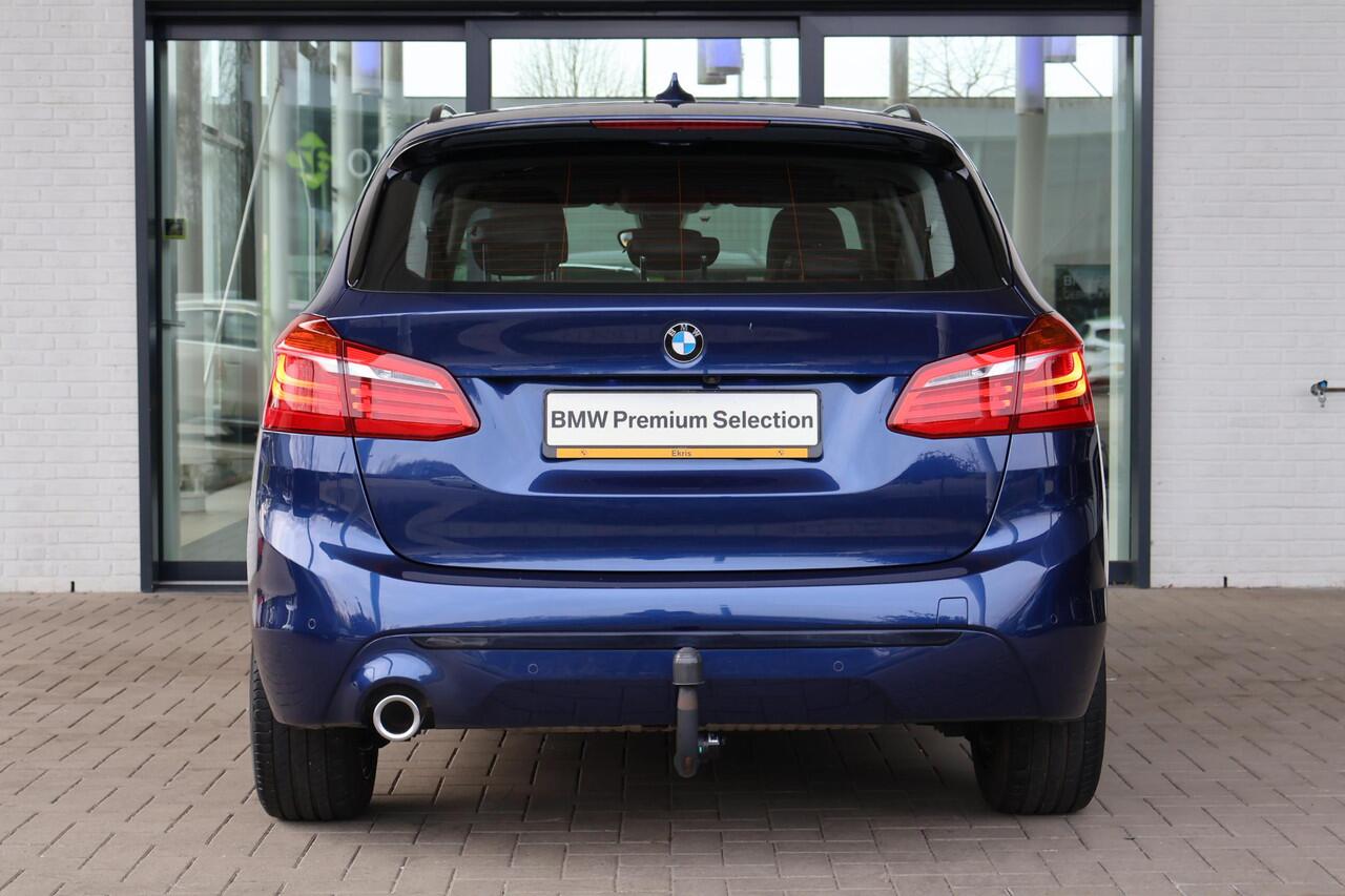BMW 2-SERIE Active Tourer 218i | Achteruitrijcamera | Sportstoelen | Head-Up Display | Trekhaak