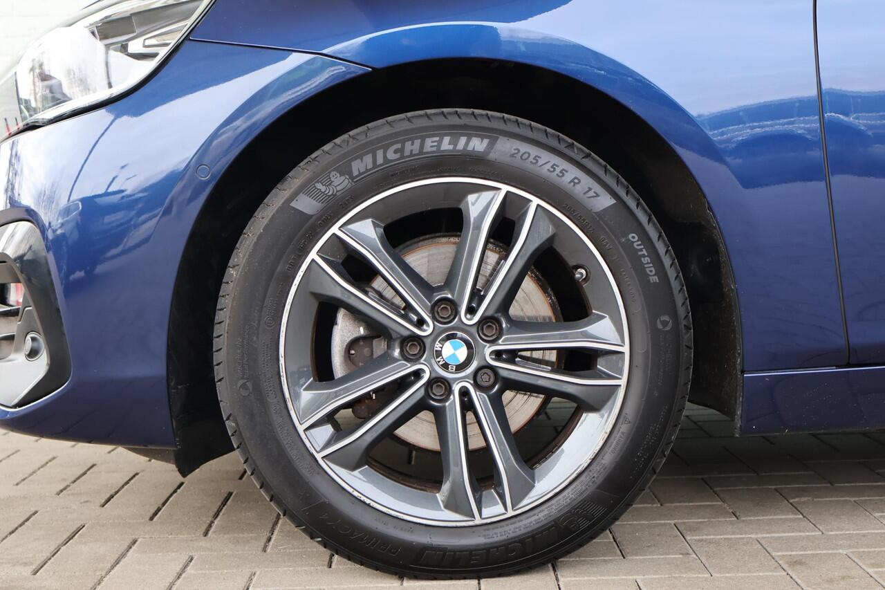 BMW 2-SERIE Active Tourer 218i | Achteruitrijcamera | Sportstoelen | Head-Up Display | Trekhaak