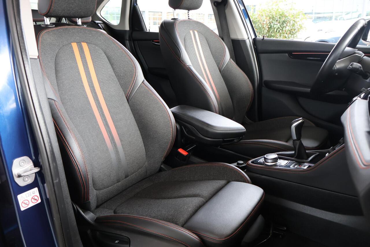 BMW 2-SERIE Active Tourer 218i | Achteruitrijcamera | Sportstoelen | Head-Up Display | Trekhaak