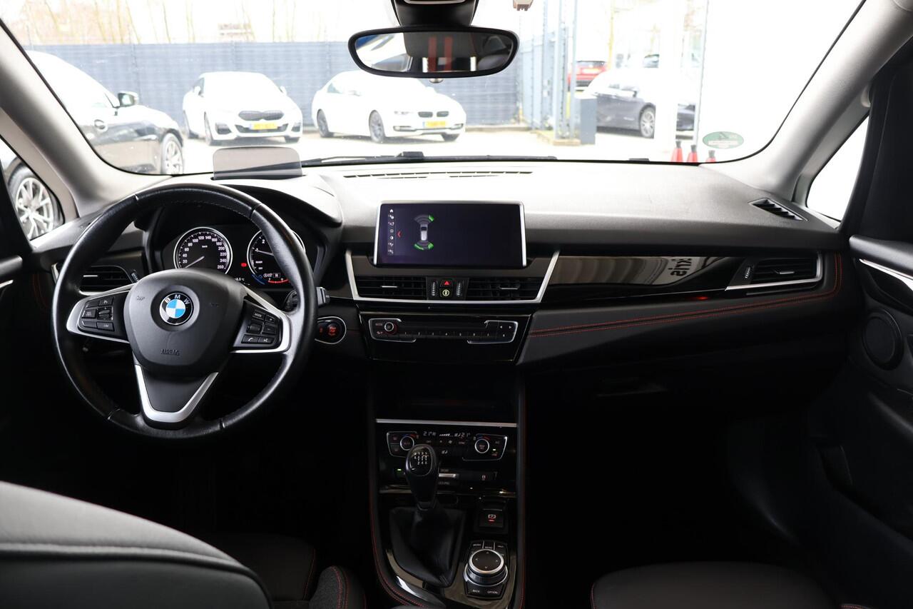 BMW 2-SERIE Active Tourer 218i | Achteruitrijcamera | Sportstoelen | Head-Up Display | Trekhaak
