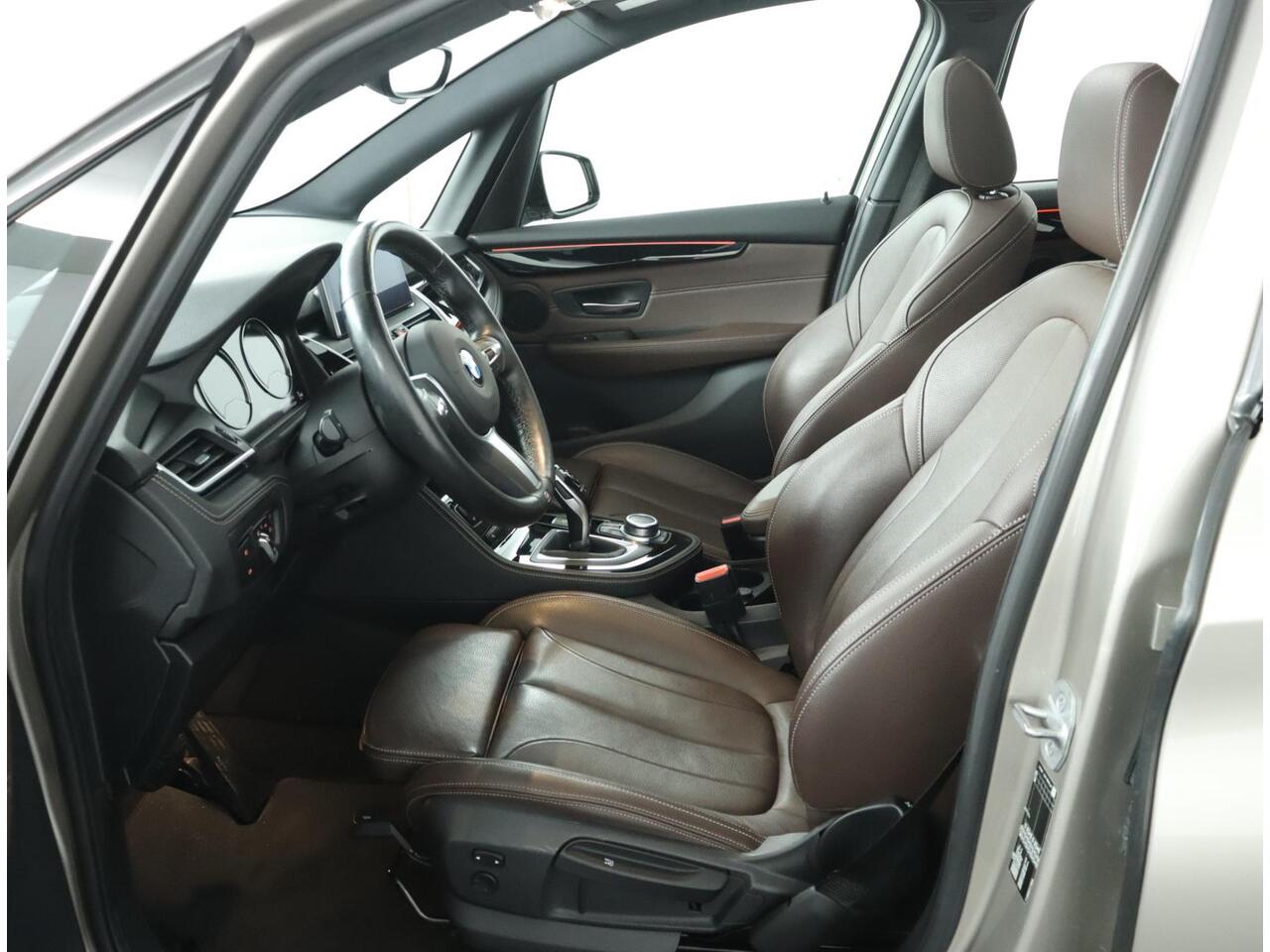 BMW 2-SERIE Active Tourer 218i High Executive |NAP |1e eigenaar | Automaat | Pano | HUD | Stoelverwarming | Camera