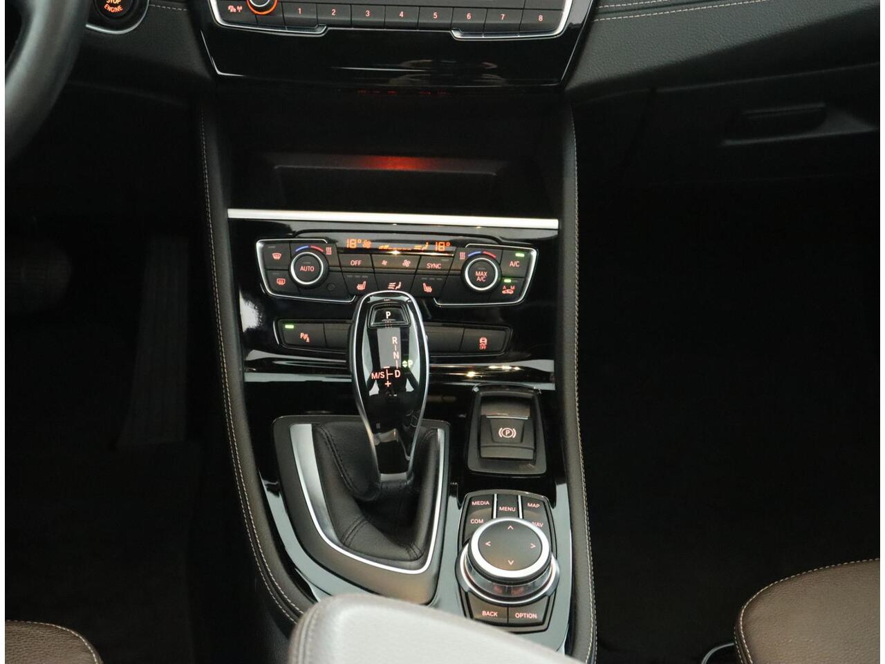 BMW 2-SERIE Active Tourer 218i High Executive |NAP |1e eigenaar | Automaat | Pano | HUD | Stoelverwarming | Camera