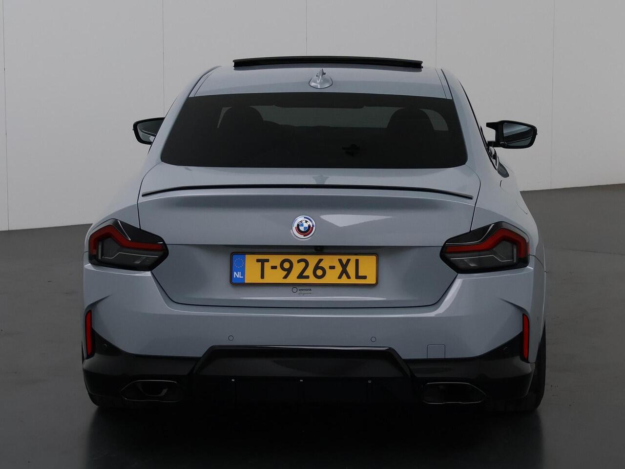 BMW 2-SERIE Coupé M240i xDrive | Harman/Kardon | Schuif/Kanteldak | Stuur/Stoelverwarming | Adaptief Onderstel | Ele.verstelbare stoelen + Geheugen | Adaptieve LED Verlichting | HUD | Sportstoelen | Rijassistent-Systeem | Afneembare Trekhaak |