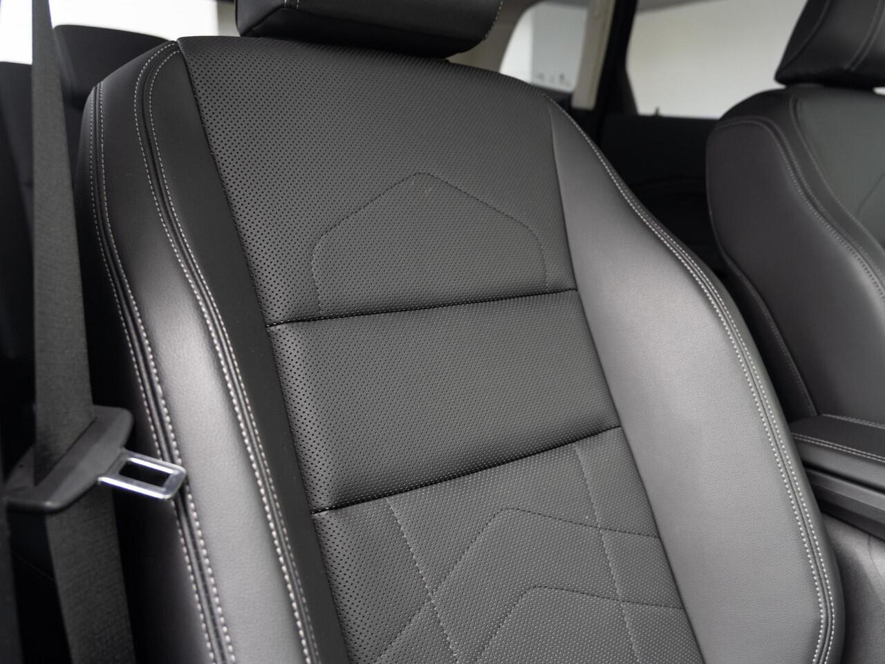 BMW 2-SERIE Active Tourer 218i | Premium Pack | Comfort Pack | Comfort Access | Achteruitrijcamera | Stoelverwarming | Parking Assistant | 17''