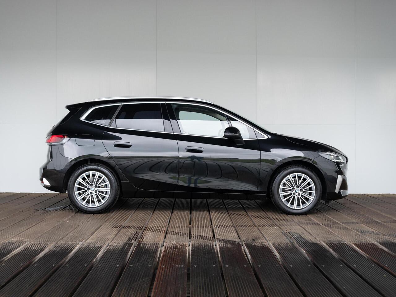 BMW 2-SERIE Active Tourer 218i | Premium Pack | Comfort Pack | Comfort Access | Achteruitrijcamera | Stoelverwarming | Parking Assistant | 17''
