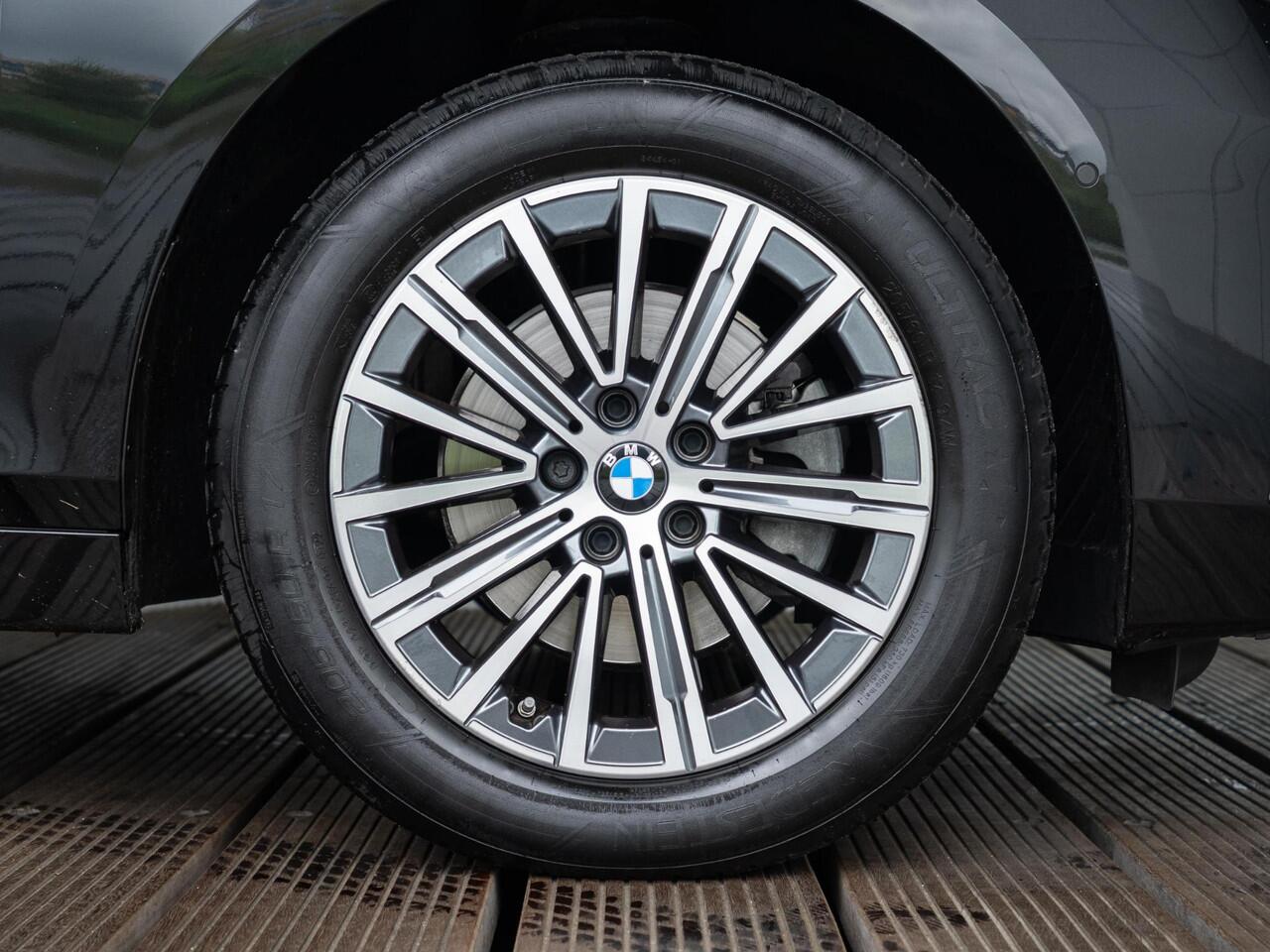 BMW 2-SERIE Active Tourer 218i | Premium Pack | Comfort Pack | Comfort Access | Achteruitrijcamera | Stoelverwarming | Parking Assistant | 17''