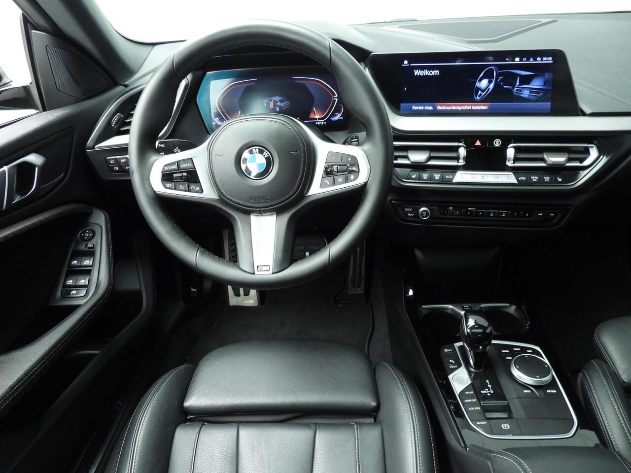BMW 2-SERIE Gran Coupe 218i | M-Sportpakket | LED | Leder | Navigatie | Schuifdak | M- Sportstoelen | DAB | Hifi speakers | Alu 19 inch