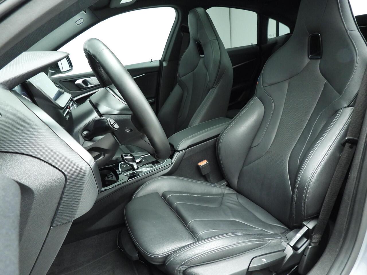 BMW 2-SERIE Gran Coupe 218i | M-Sportpakket | LED | Leder | Navigatie | Schuifdak | M- Sportstoelen | DAB | Hifi speakers | Alu 19 inch