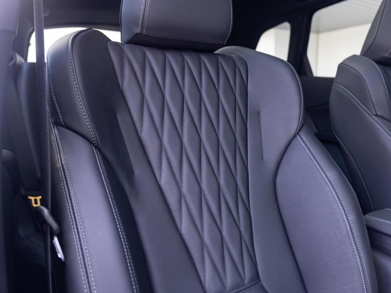 BMW 2-SERIE Active Tourer 225e xDrive | M Sportpakket | Innovation Pack | Comfort Access | Panoramadak | Isofix | Head-Up Display | Harman-Kardon | 19''