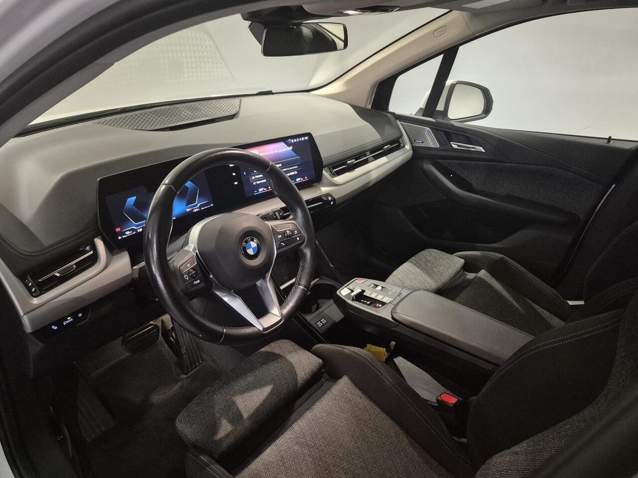 BMW 2-SERIE Active Tourer 218i | Wegklapbare trekhaak | Harman/ Kardon Audio