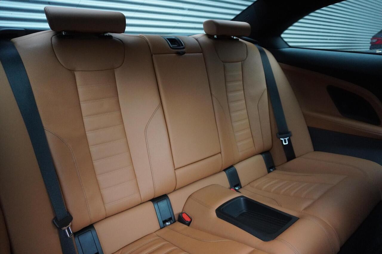 BMW 2-SERIE Coupé M240i xDrive M Sportdifferentieel | 19 inch LM M Dubbelspaak | Achteruitrijcamera | Comfort Access | HiFi System