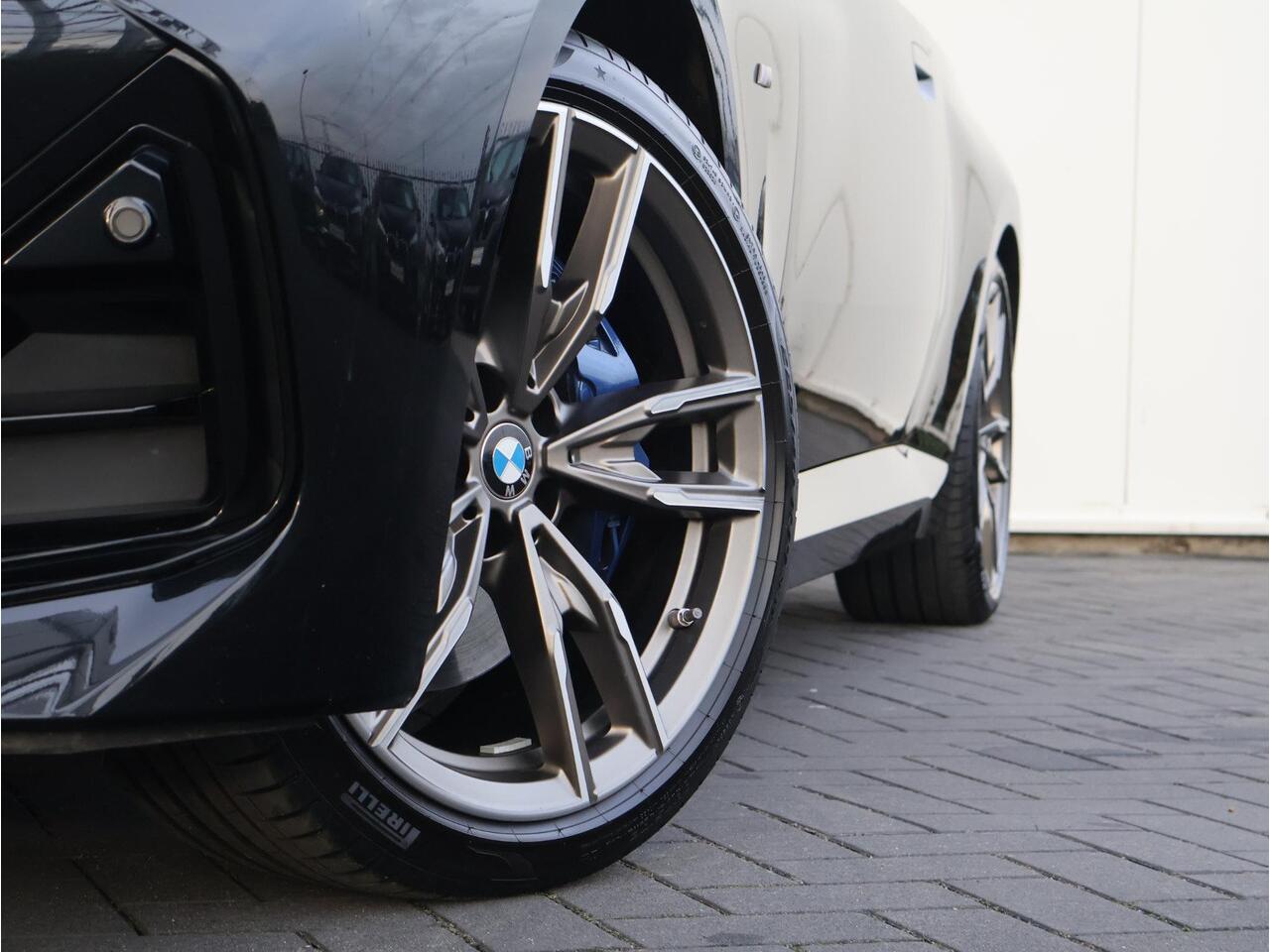 BMW 2-SERIE Coupé M240i xDrive M-Sportpakket / Extra Getint Glas / HIFI / 19'' /