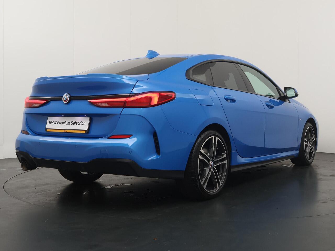 BMW 2-SERIE Gran Coupé 218i Business Edition | M Sportstoelen Alcantara | Trekhaak | HiFi Systeem | Parkeersensoren | Climate Control |