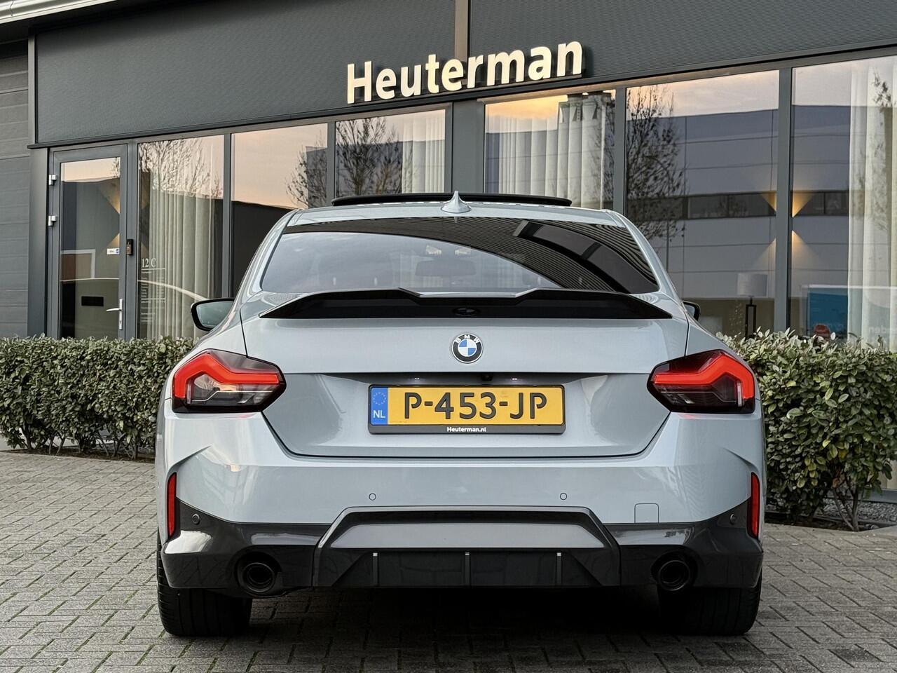 BMW 2-SERIE Coupé 220i Coupe M-Sport Aut./ M-Performance/ Schuifdak