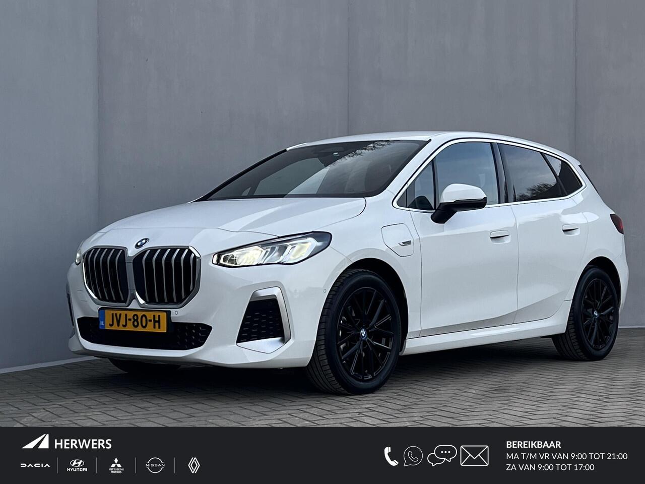 BMW 2-SERIE Active Tourer 225e xDrive M-Sport PHEV Automaat / Goed onderhouden / Navigatie / Camera / Apple Carplay Android / M Sportstoelen en stuur / Schakel-flippers /18" LM wielen /